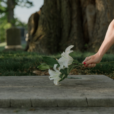 Cimetière tombe.jpg